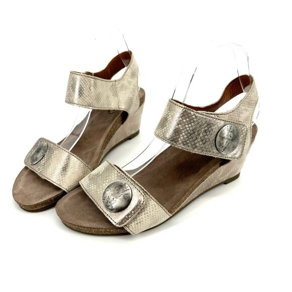 Taos Carousel 2 Wedge Sandals Size 9 Leather Python Suede Metallic - Picture 1 of 7